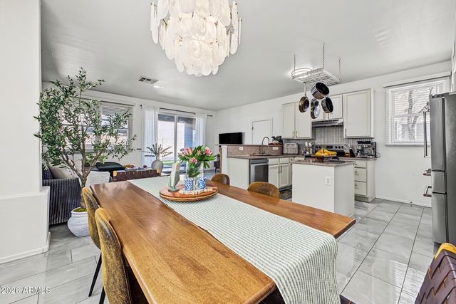 2340 E WAYLAND Drive, Phoenix, AZ 85040