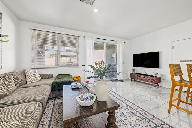 2340 E WAYLAND Drive, Phoenix, AZ 85040
