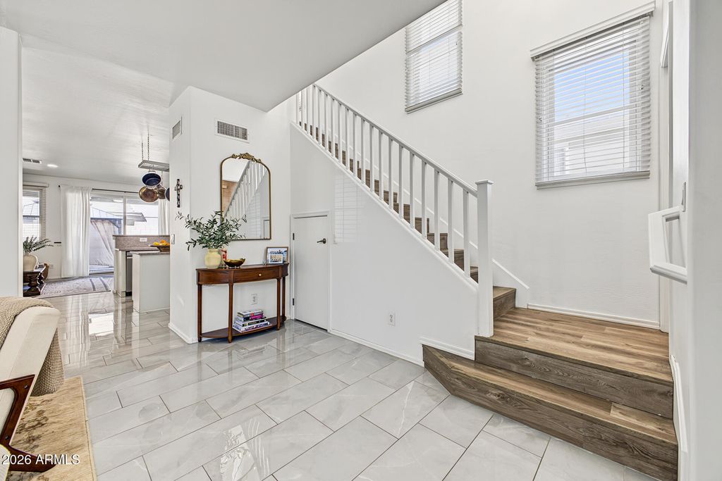 2340 E WAYLAND Drive, Phoenix, AZ 85040 — photo 5