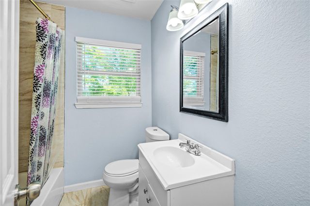 8921 Oak Knoll Lane, Houston, TX 77078