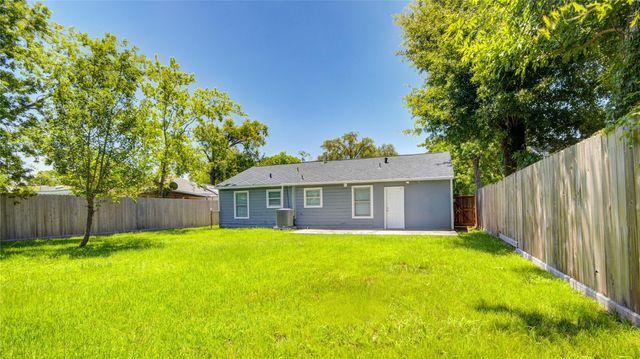 8921 Oak Knoll Lane, Houston, TX 77078