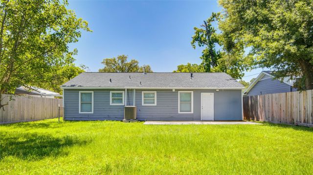 8921 Oak Knoll Lane, Houston, TX 77078