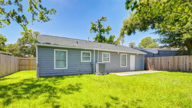 8921 Oak Knoll Lane, Houston, TX 77078