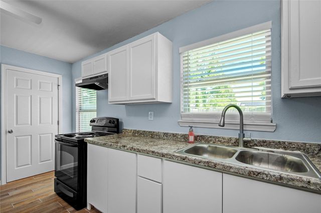 8921 Oak Knoll Lane, Houston, TX 77078
