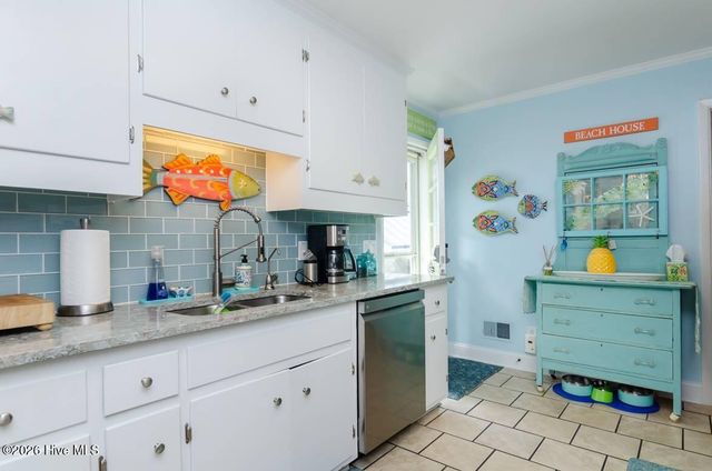 2 W Henderson Street, Wrightsville Beach, NC 28480