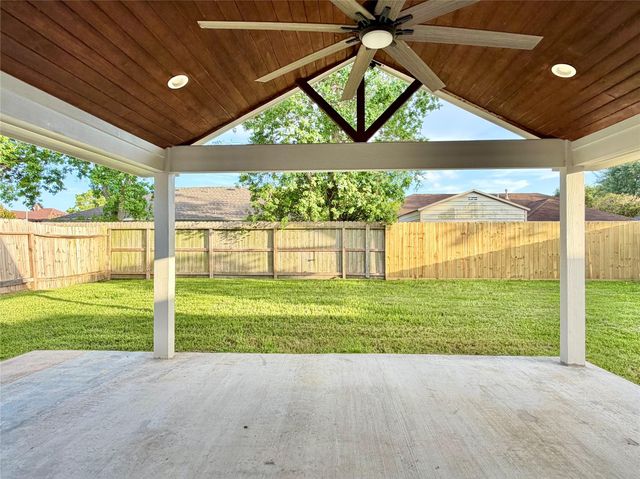 10940 Collingswood Drive, La Porte, TX 77571