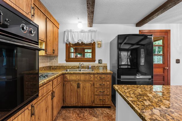 12 Davis Road, Merrimack, NH 03054