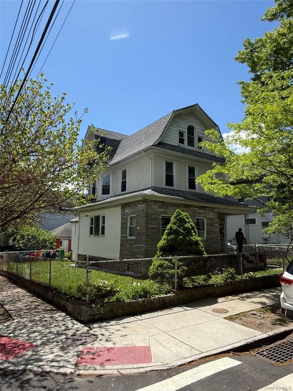 8520 85th Road, Woodhaven, NY 11421