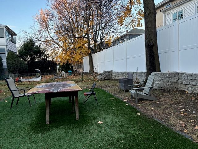 18 Caltha 0, Boston, MA 02135