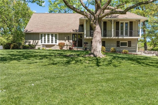 2300 W 103rd Terrace, Leawood, KS 66206
