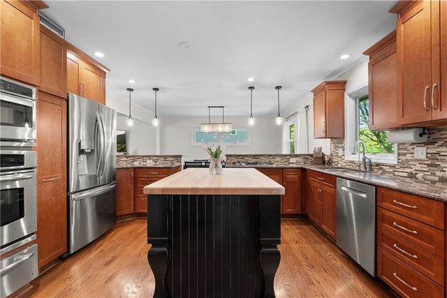 2300 W 103rd Terrace, Leawood, KS 66206
