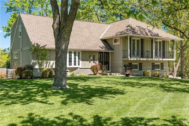 2300 W 103rd Terrace, Leawood, KS 66206