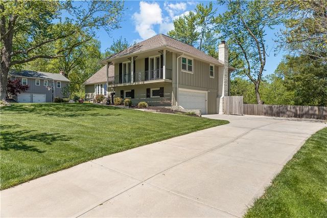 2300 W 103rd Terrace, Leawood, KS 66206
