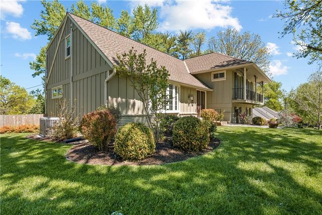 2300 W 103rd Terrace, Leawood, KS 66206