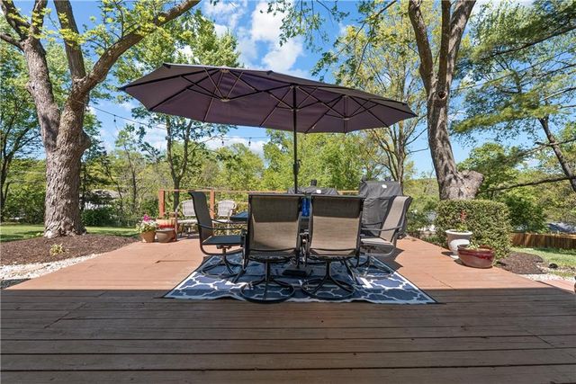 2300 W 103rd Terrace, Leawood, KS 66206