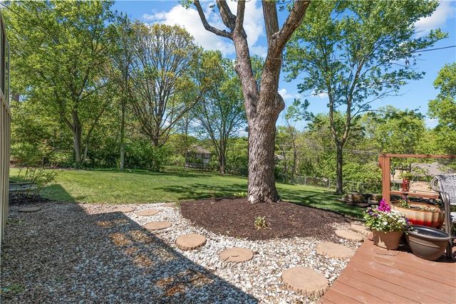 2300 W 103rd Terrace, Leawood, KS 66206