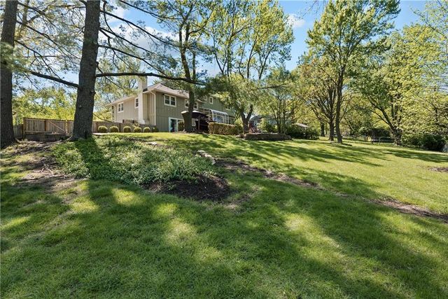 2300 W 103rd Terrace, Leawood, KS 66206