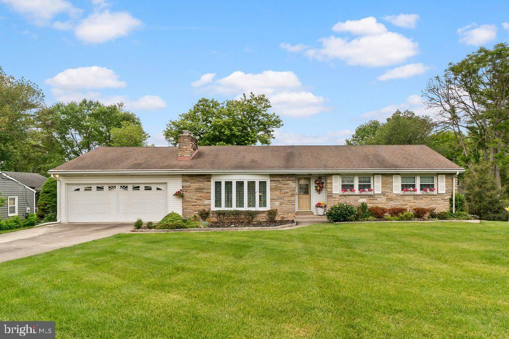 Image 1 of property listing at 3118 GREENWAY DR, Ellicott City, MD 21042