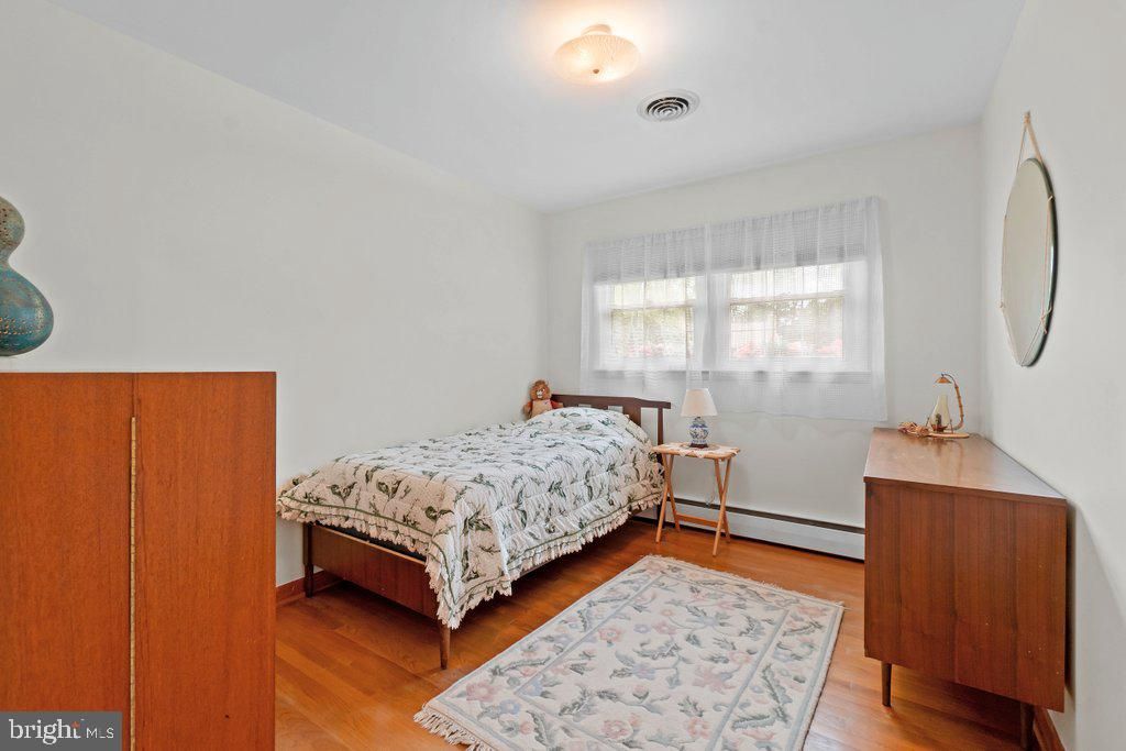 Image 13 of property listing at 3118 GREENWAY DR, Ellicott City, MD 21042