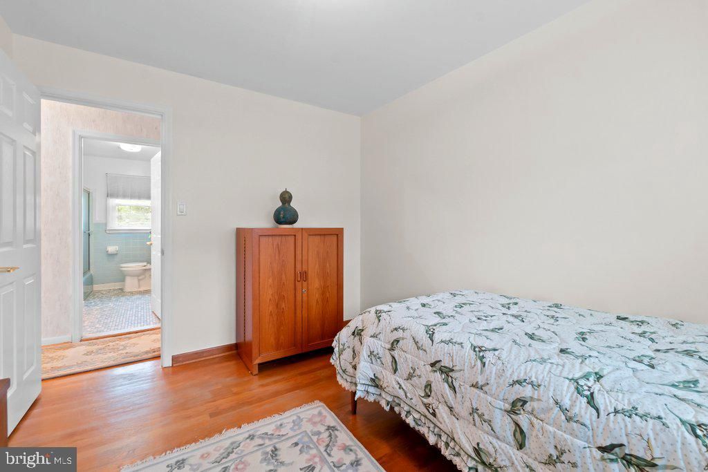 Image 14 of property listing at 3118 GREENWAY DR, Ellicott City, MD 21042