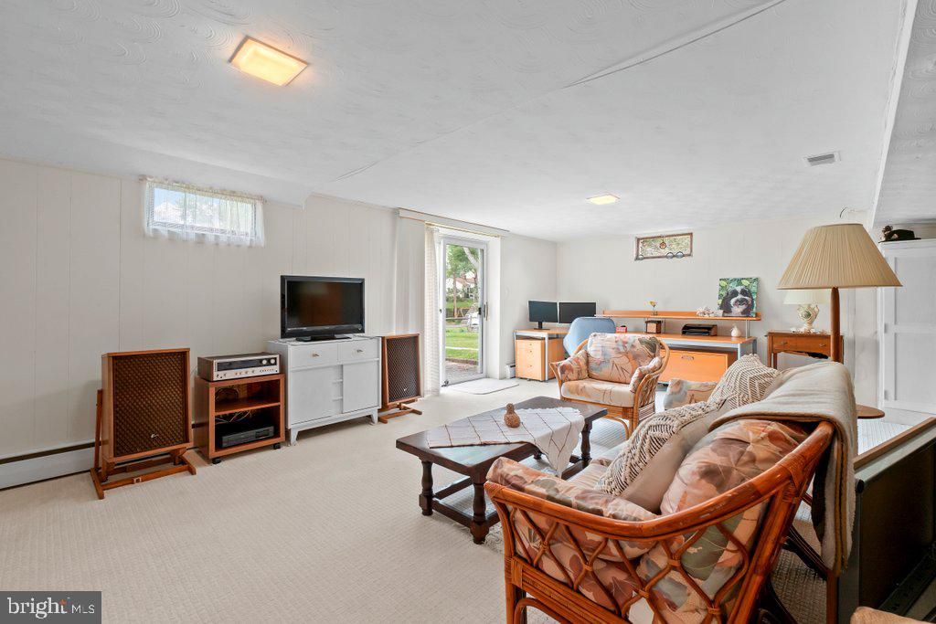 Image 22 of property listing at 3118 GREENWAY DR, Ellicott City, MD 21042