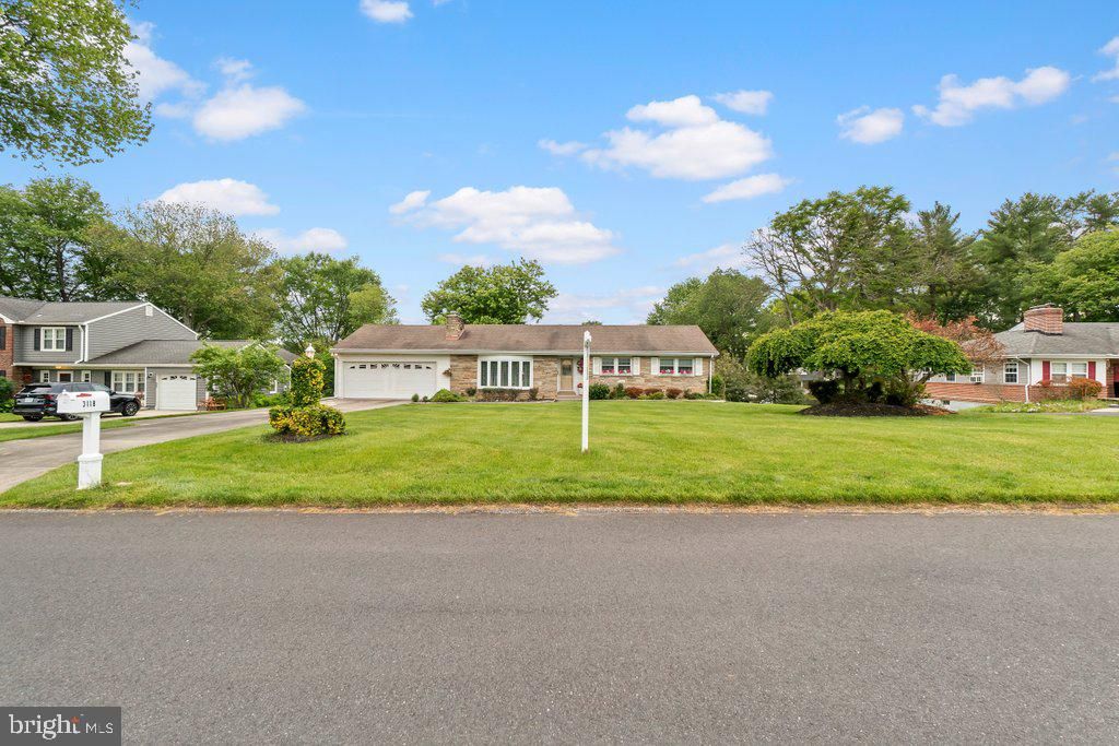 Image 3 of property listing at 3118 GREENWAY DR, Ellicott City, MD 21042