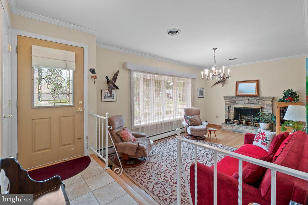 Image 4 of property listing at 3118 GREENWAY DR, Ellicott City, MD 21042
