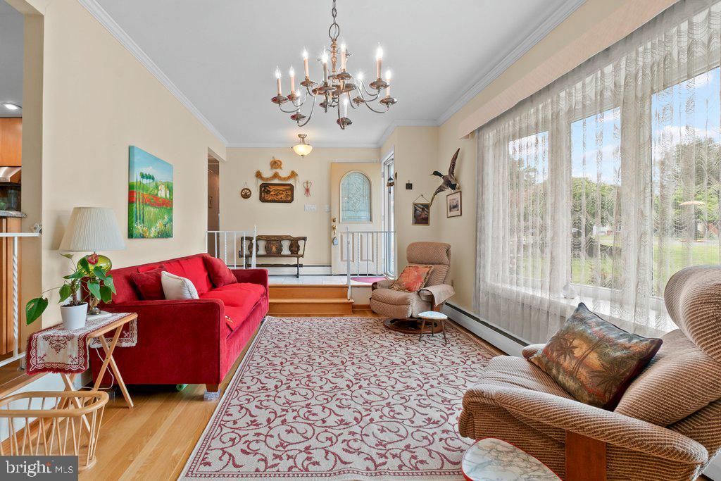 Image 5 of property listing at 3118 GREENWAY DR, Ellicott City, MD 21042