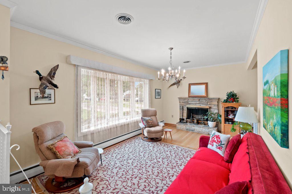 Image 6 of property listing at 3118 GREENWAY DR, Ellicott City, MD 21042