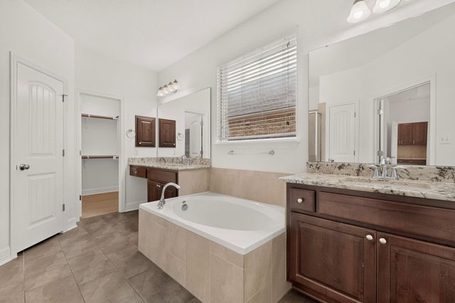 105 Martino TRL, Georgetown, TX 78628