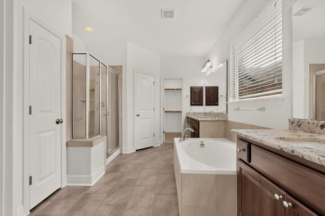 105 Martino TRL, Georgetown, TX 78628