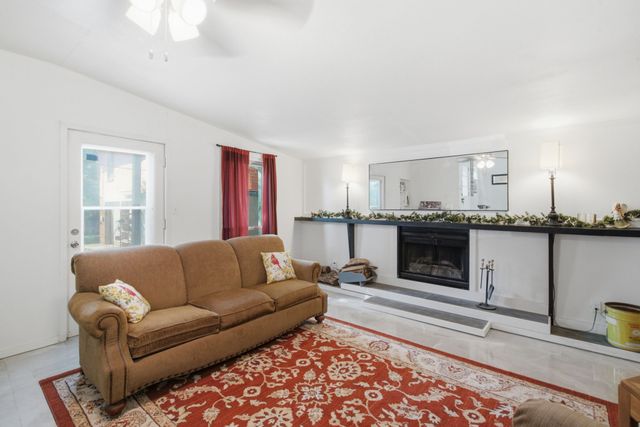 324 W Ross Avenue, De Leon, TX 76444