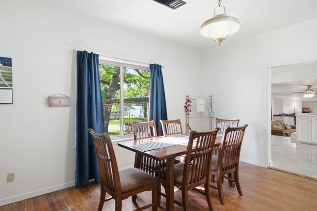 324 W Ross Avenue, De Leon, TX 76444