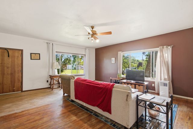 324 W Ross Avenue, De Leon, TX 76444