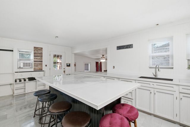 324 W Ross Avenue, De Leon, TX 76444