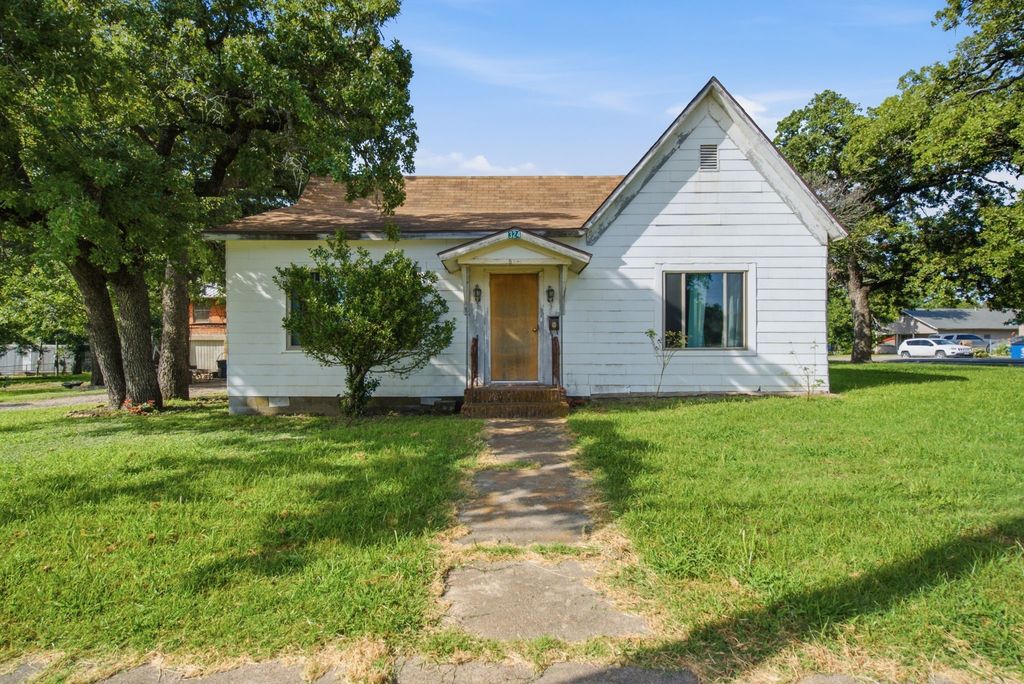 324 W Ross Avenue, De Leon, TX 76444