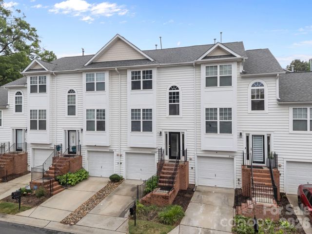 2750 Avalon Loop Road, Charlotte, NC 28269