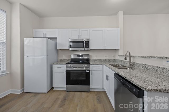 2750 Avalon Loop Road, Charlotte, NC 28269