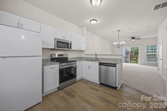 2750 Avalon Loop Road, Charlotte, NC 28269