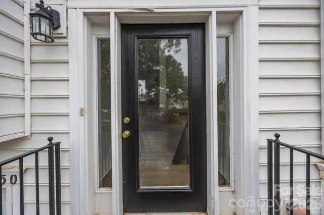 2750 Avalon Loop Road, Charlotte, NC 28269