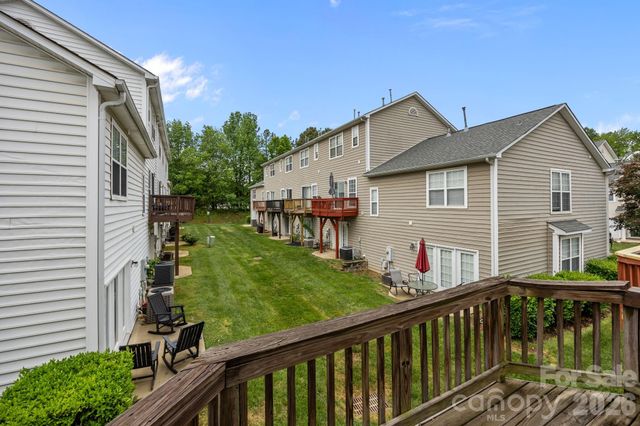 2750 Avalon Loop Road, Charlotte, NC 28269