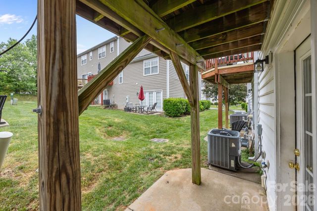 2750 Avalon Loop Road, Charlotte, NC 28269