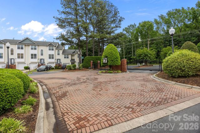 2750 Avalon Loop Road, Charlotte, NC 28269