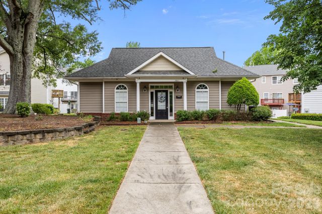 2750 Avalon Loop Road, Charlotte, NC 28269