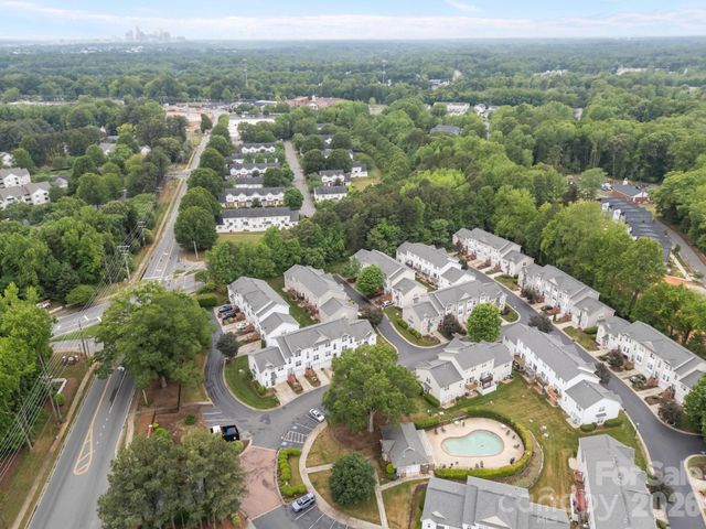 2750 Avalon Loop Road, Charlotte, NC 28269