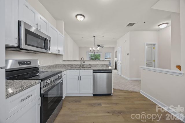 2750 Avalon Loop Road, Charlotte, NC 28269