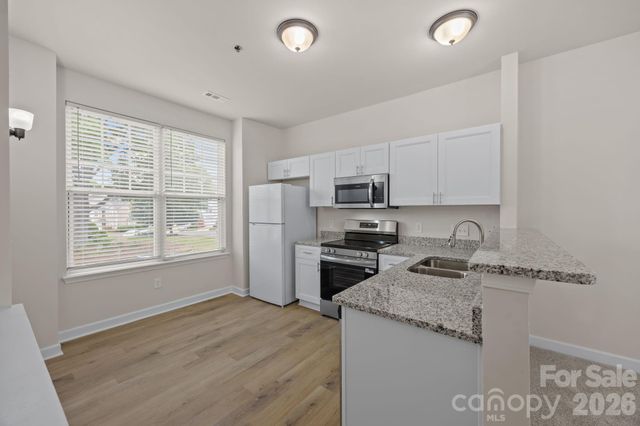 2750 Avalon Loop Road, Charlotte, NC 28269
