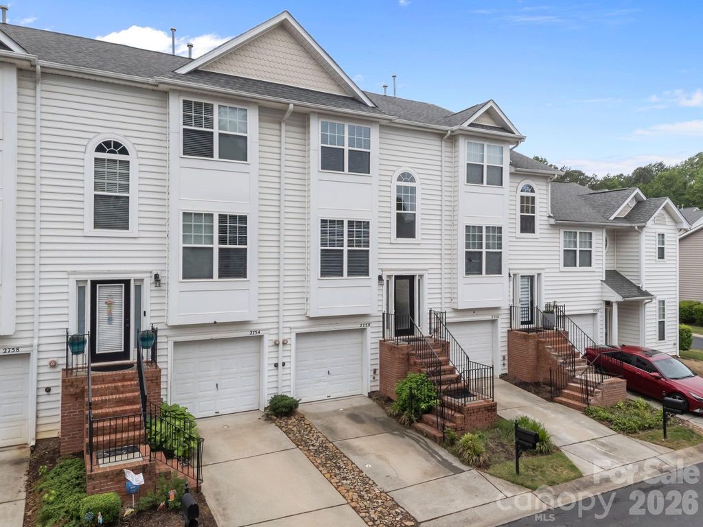 2750 Avalon Loop Road, Charlotte, NC 28269