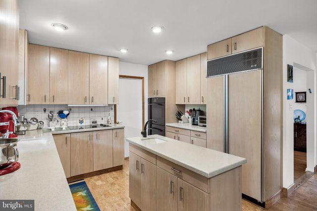 1024 BOBWHITE DR, Cherry Hill, NJ 08003
