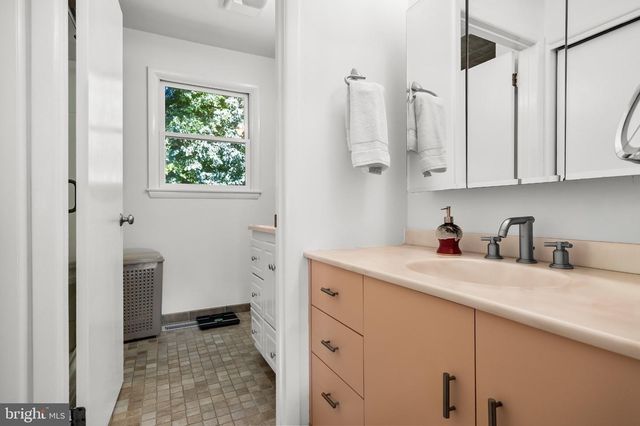 1024 BOBWHITE DR, Cherry Hill, NJ 08003